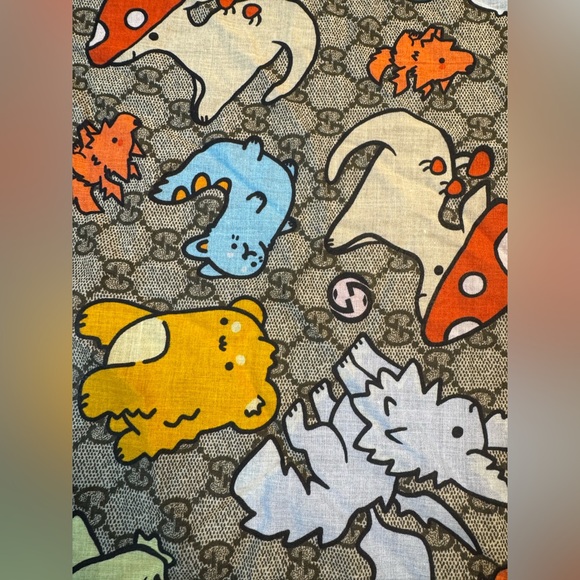 New Authentic Gucci x Pikarar GG Supreme Logo Square Scarf - Picture 5 of 9